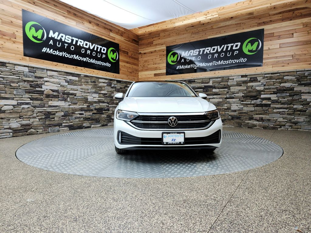 2022 Volkswagen Jetta 1.5T SEL photo 2