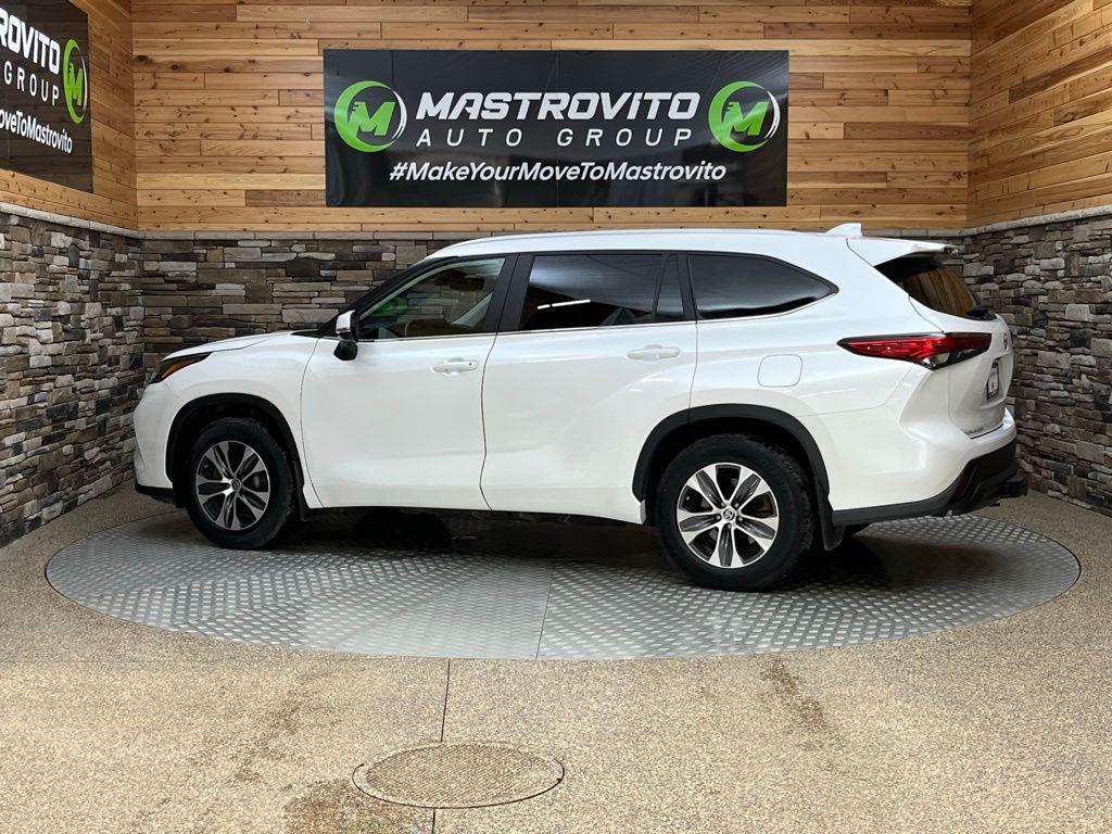 2023 Toyota Highlander XLE - Photo 8