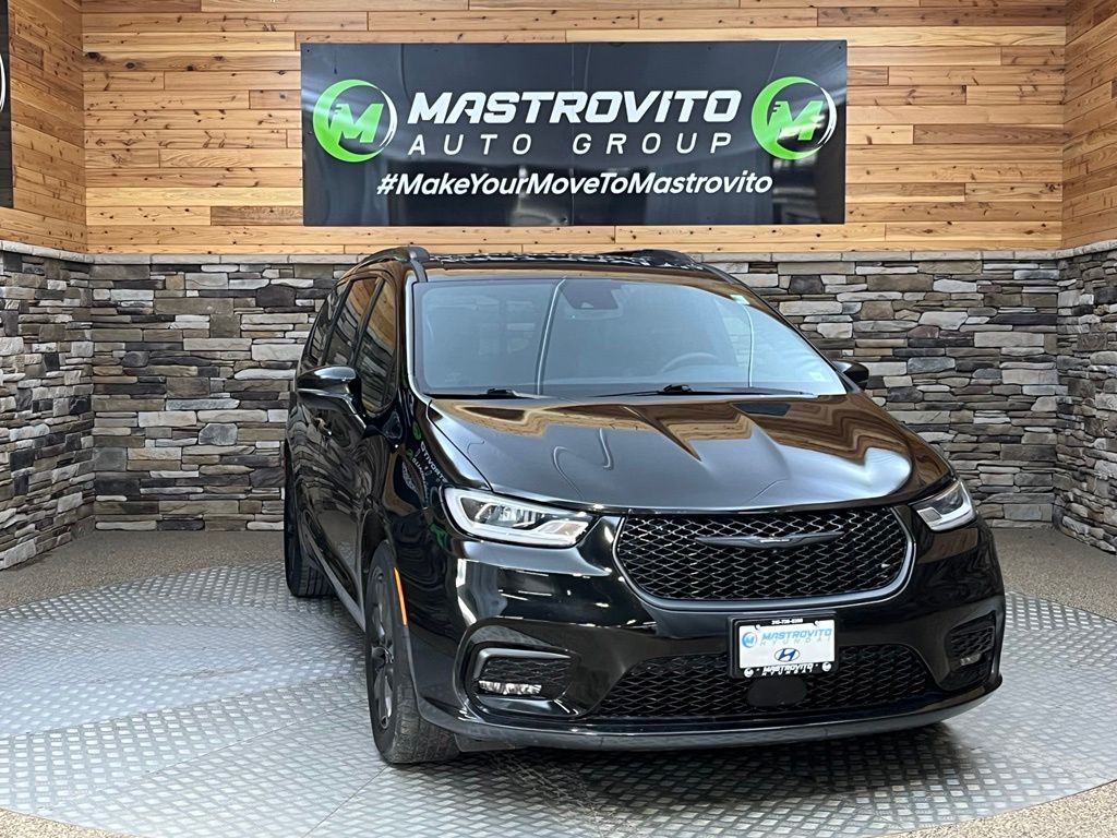 Used 2022 Chrysler Pacifica Touring L Van Passenger Van