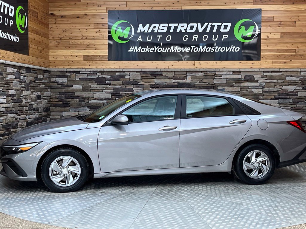 2024 Hyundai Elantra SE - Photo 9