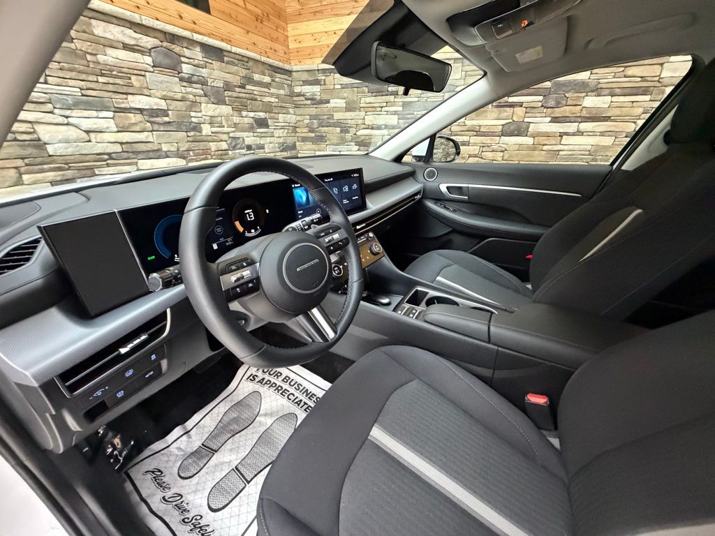 2025 Hyundai Sonata Hybrid SEL - Photo 10