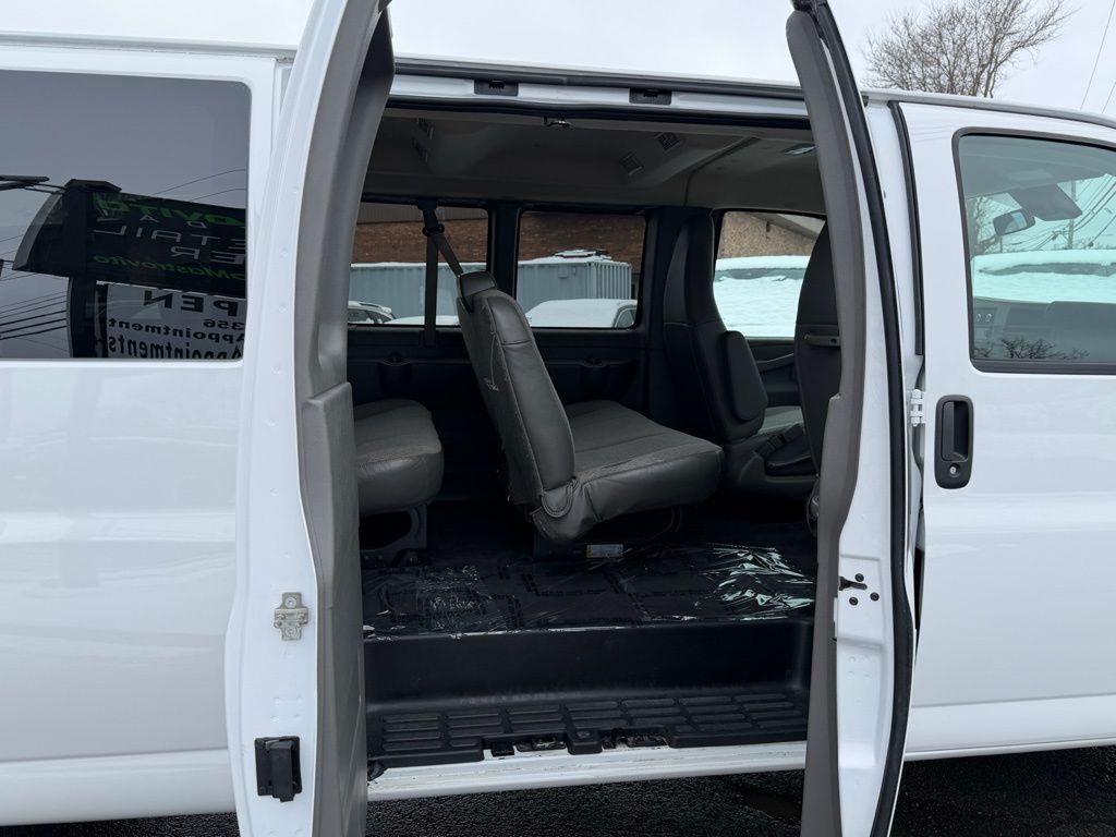 2025 Chevrolet Express Passenger LT - Photo 7