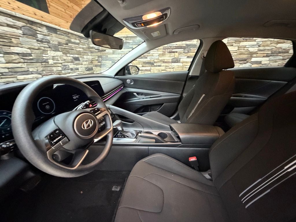 2024 Hyundai Elantra SEL - Photo 11