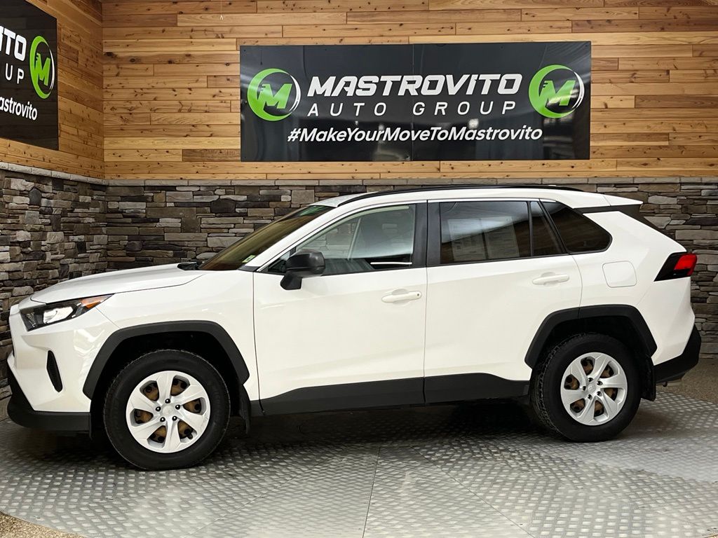 2019 Toyota RAV4 LE - Photo 11