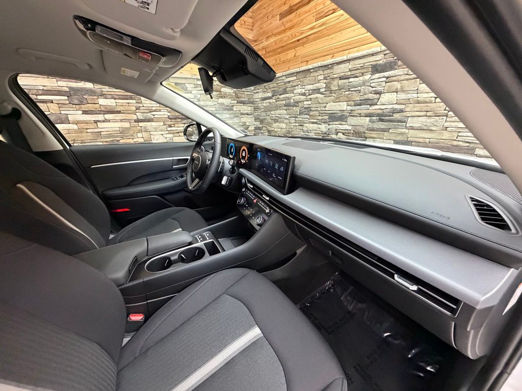 2025 Hyundai Sonata Hybrid SEL - Photo 13