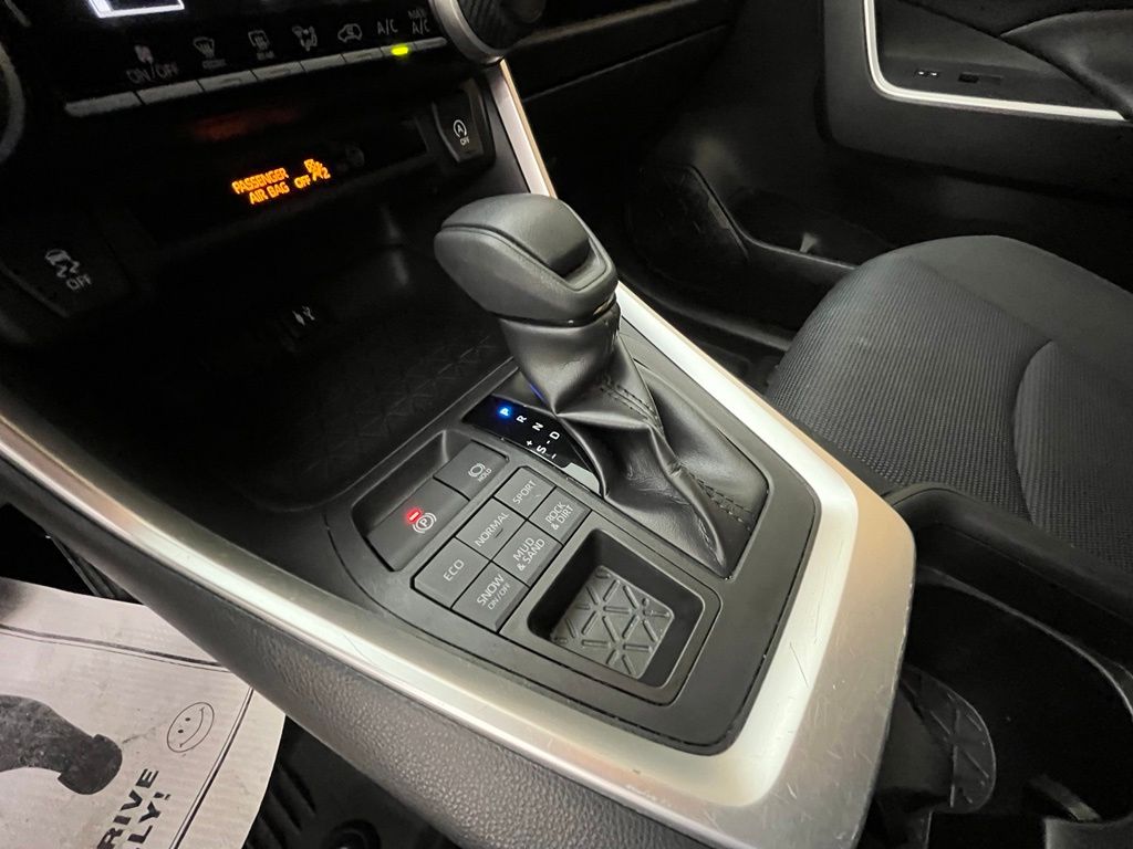 2019 Toyota RAV4 LE - Photo 34