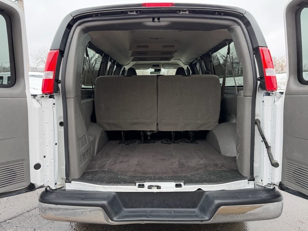 2025 Chevrolet Express Passenger LT - Photo 8