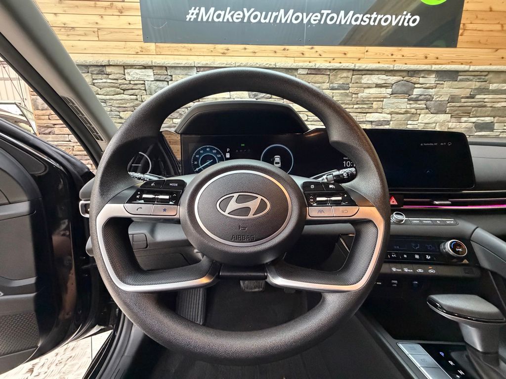 2024 Hyundai Elantra SEL - Photo 17