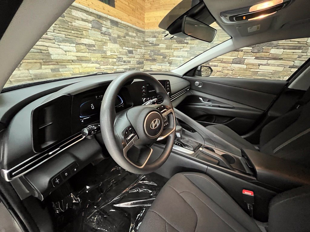2024 Hyundai Elantra SE - Photo 22