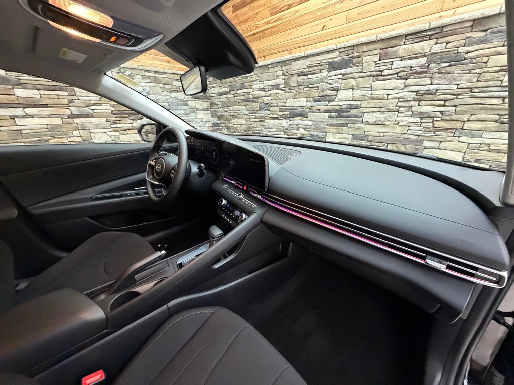 2024 Hyundai Elantra SEL - Photo 13