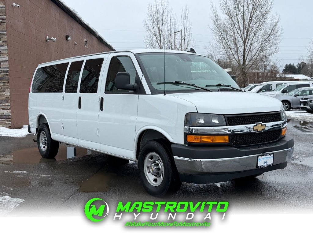 2025 Chevrolet Express 3500 LT Extended's photo
