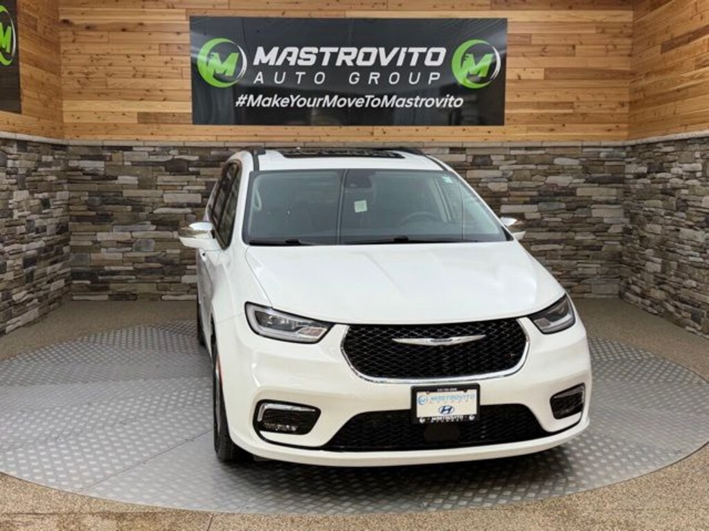 Used 2022 Chrysler Pacifica Limited Van Passenger Van