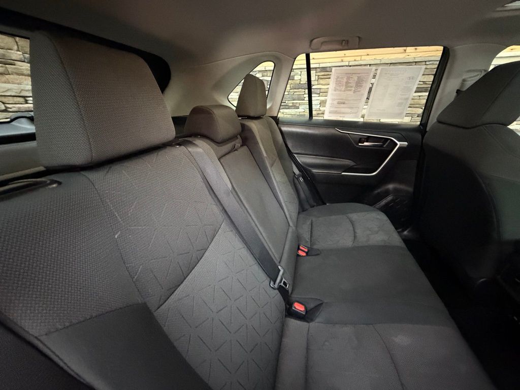 2022 Toyota RAV4 XLE - Photo 33