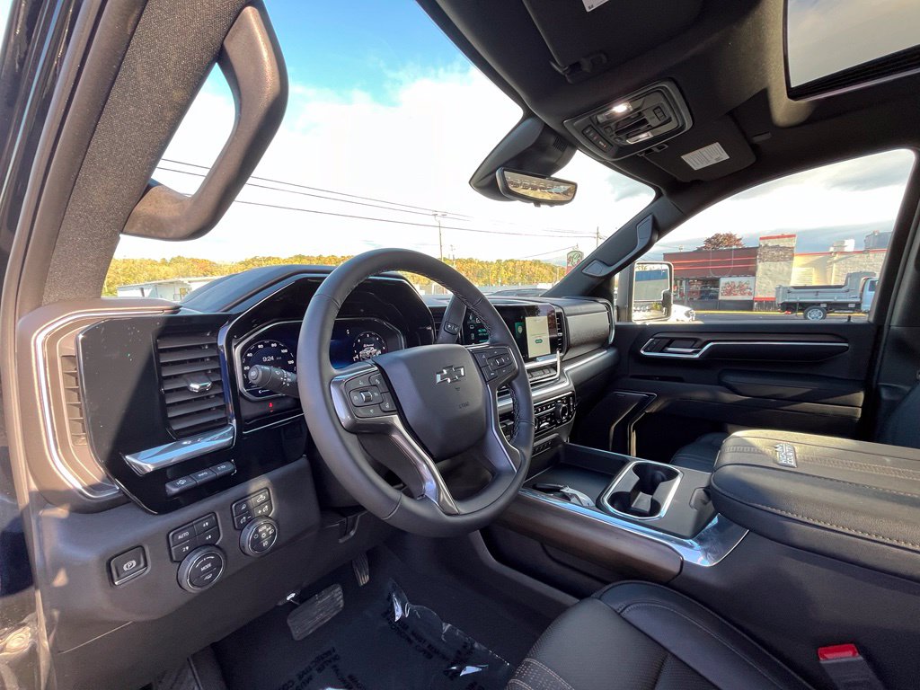 2025 Chevrolet Silverado 3500HD High Country - Photo 14