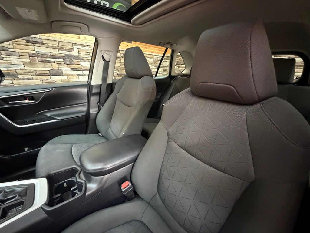 2022 Toyota RAV4 XLE - Photo 12