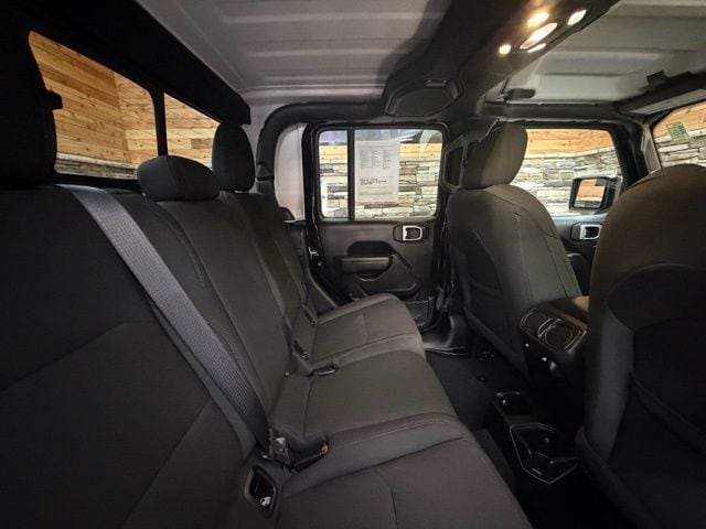 2022 Jeep Gladiator WILLYS - Photo 29