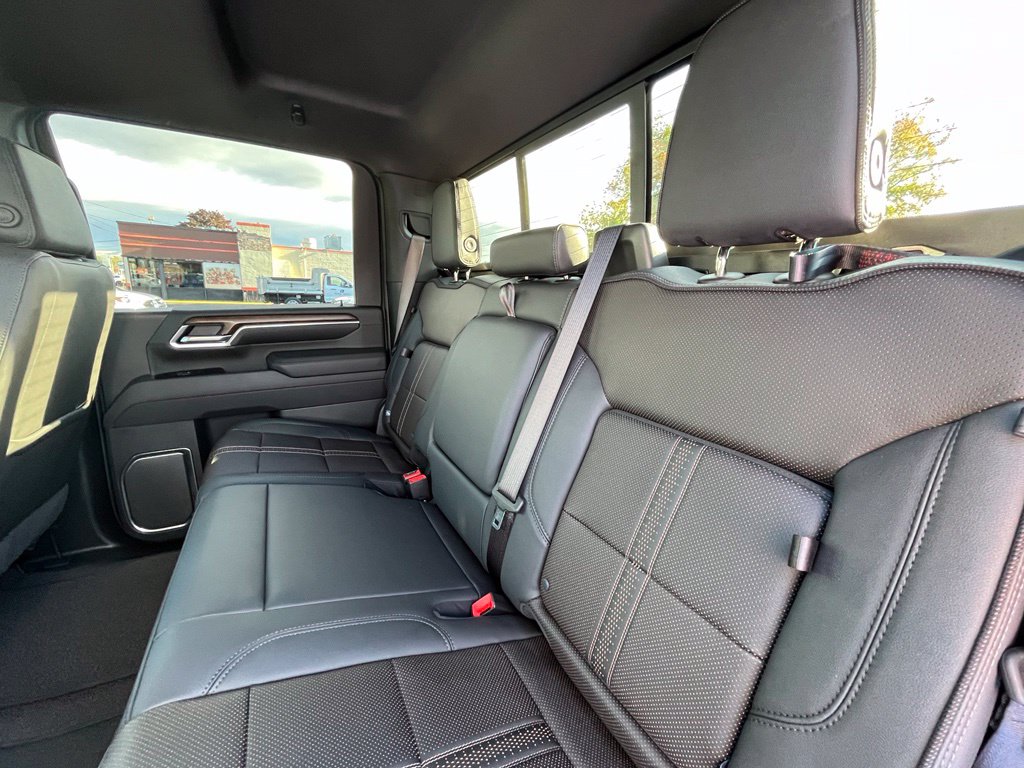 2025 Chevrolet Silverado 3500HD High Country - Photo 37