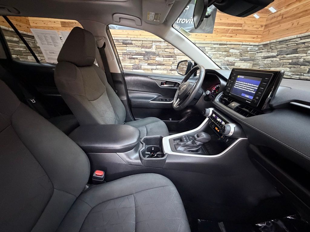 2022 Toyota RAV4 XLE - Photo 14