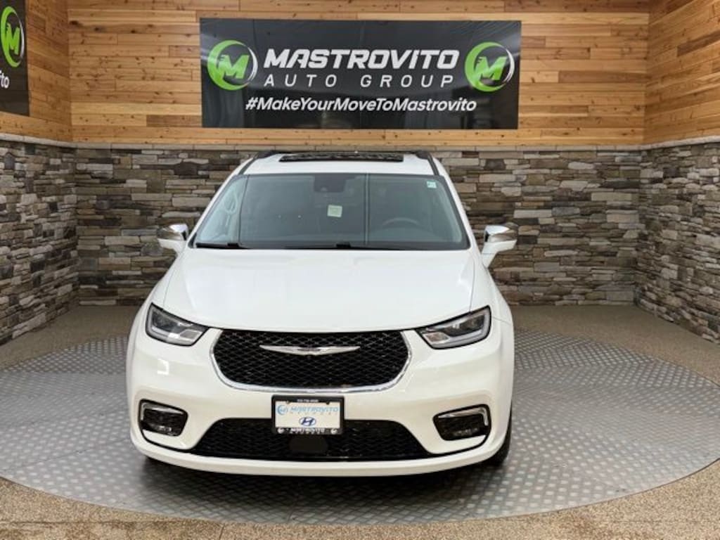 Used 2022 Chrysler Pacifica Limited Van Passenger Van