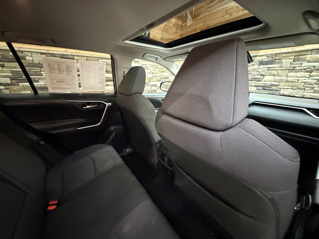 2022 Toyota RAV4 XLE - Photo 31