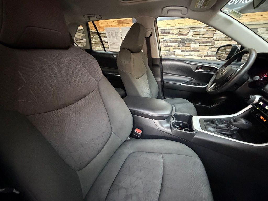 2022 Toyota RAV4 XLE - Photo 15