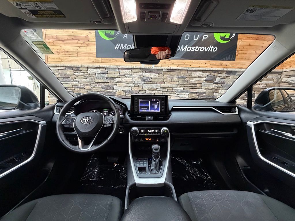 2022 Toyota RAV4 XLE - Photo 16