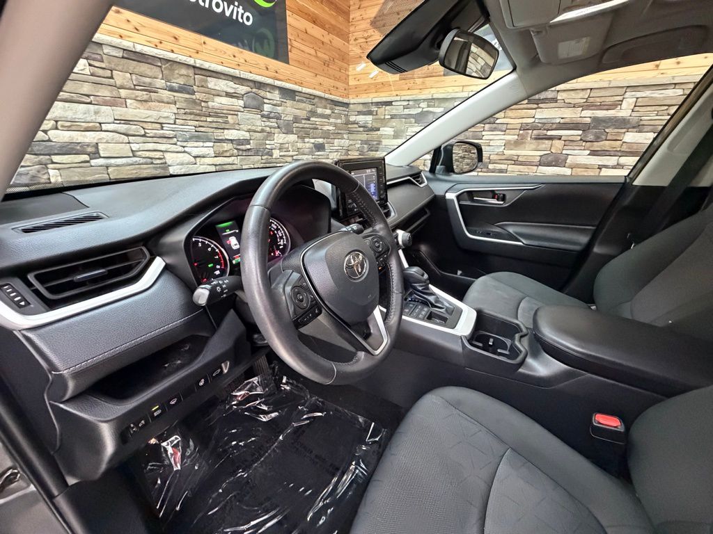 2022 Toyota RAV4 XLE - Photo 10