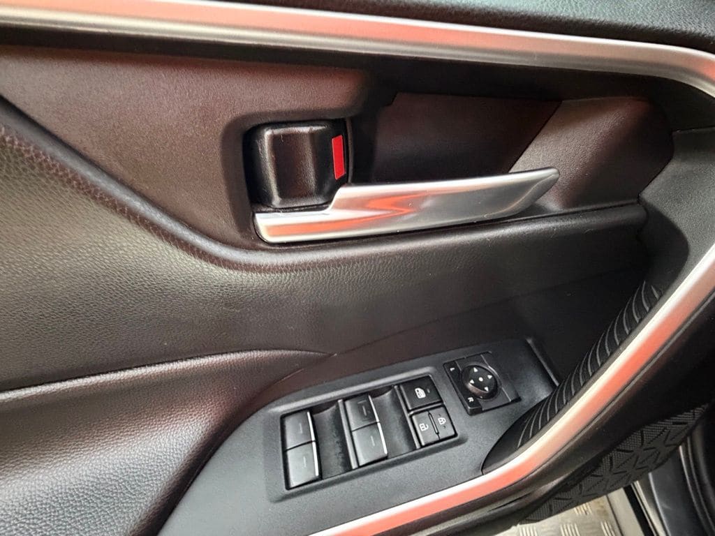 2022 Toyota RAV4 XLE - Photo 27