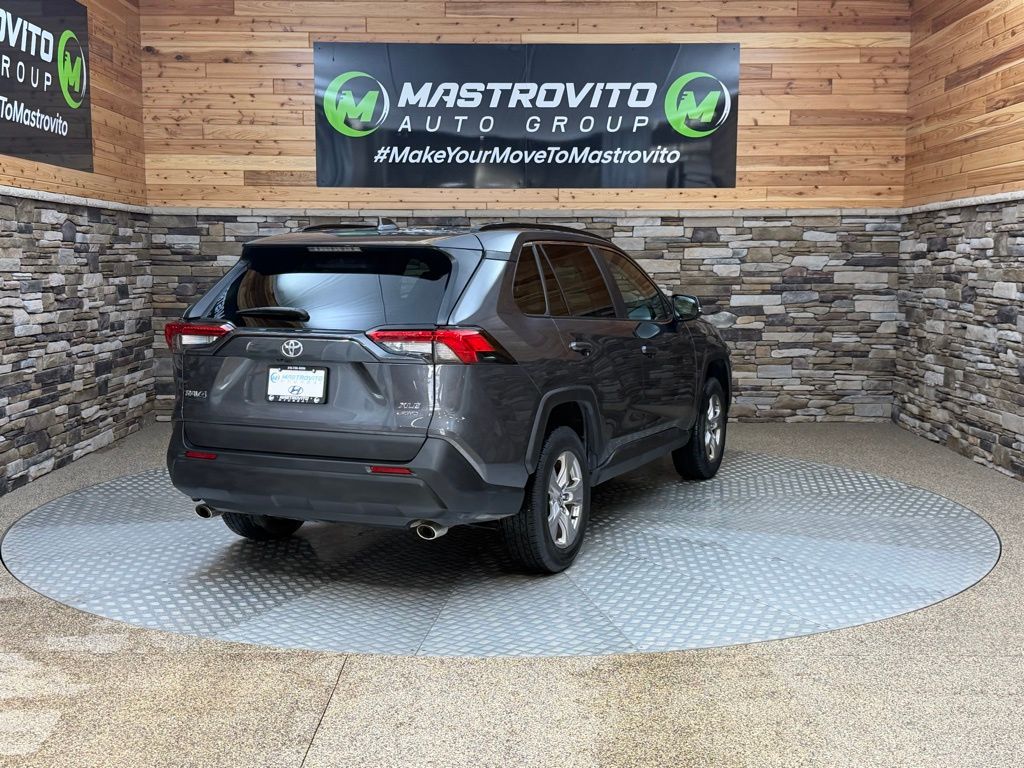 2022 Toyota RAV4 XLE - Photo 9