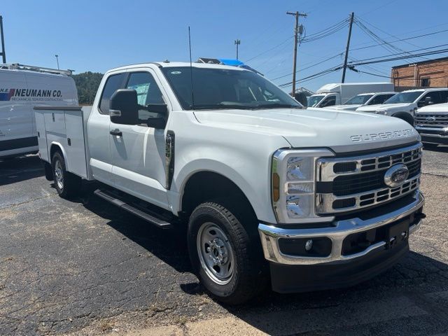 2025 Ford F-350 Super Duty Chassis Cab XL - Photo 17