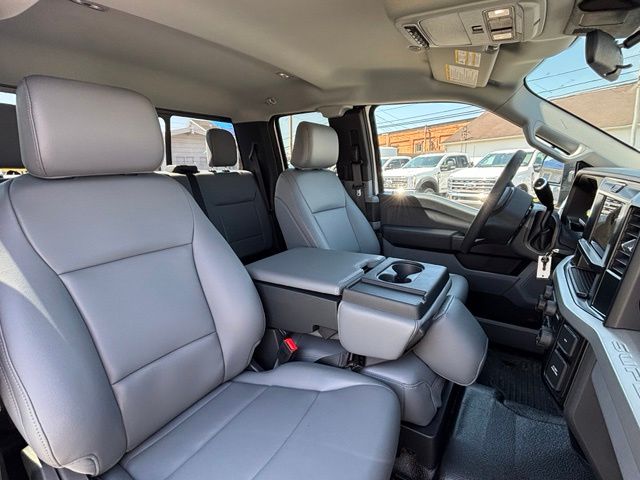2025 Ford F-350 Super Duty Chassis Cab XL - Photo 23