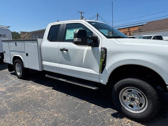 2025 Ford F-350 Super Duty Chassis Cab XL - Photo 19
