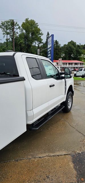 2025 Ford F-350 Super Duty Chassis Cab XL - Photo 5