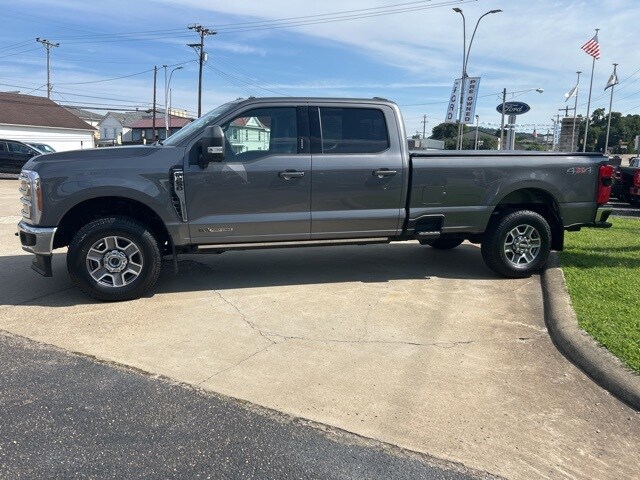 2023 Ford F-250 Lariat photo 3