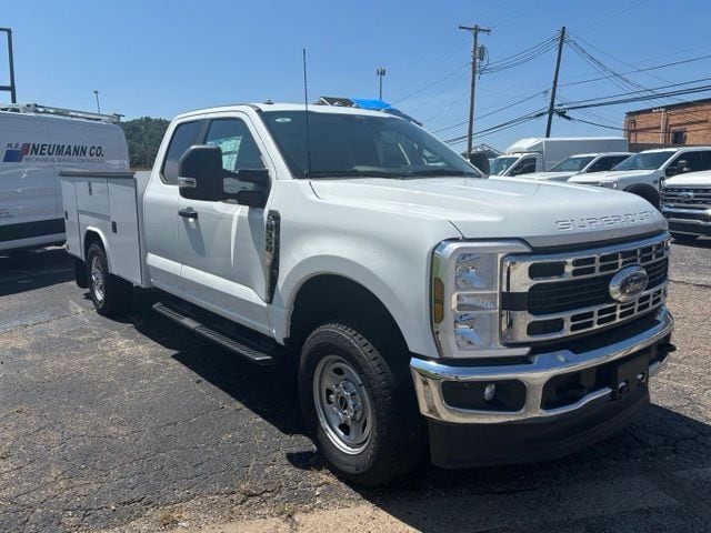 2025 Ford F-350 Super Duty Chassis Cab XL - Photo 18