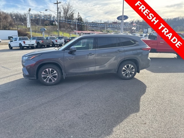 2022 Toyota Highlander XLE's photo