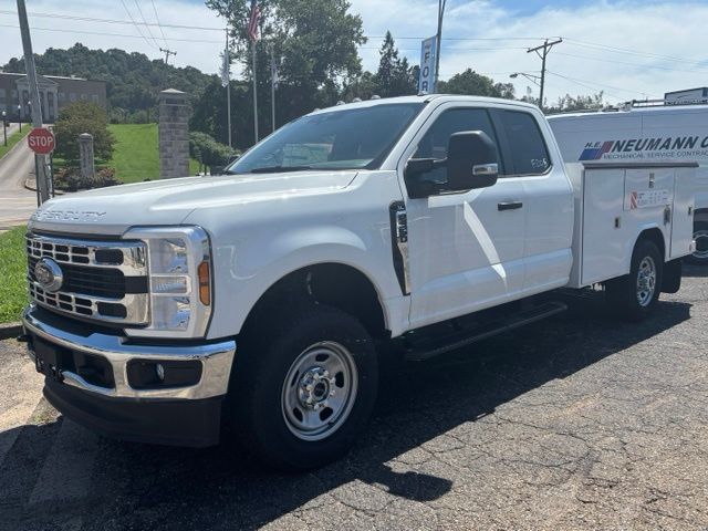2025 Ford F-350 Super Duty Chassis Cab XL - Photo 14