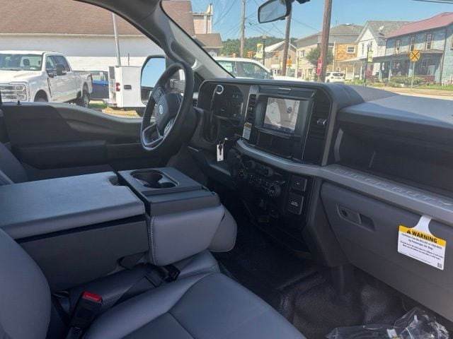 2025 Ford F-350 Super Duty Chassis Cab XL - Photo 21