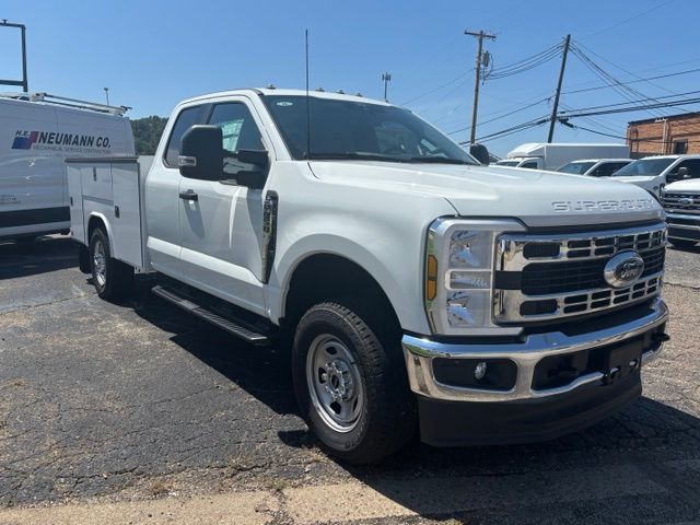 2025 Ford F-350 Super Duty Chassis Cab XL - Photo 16