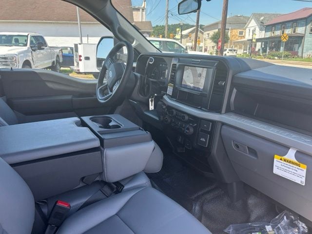 2025 Ford F-350 Super Duty Chassis Cab XL - Photo 20