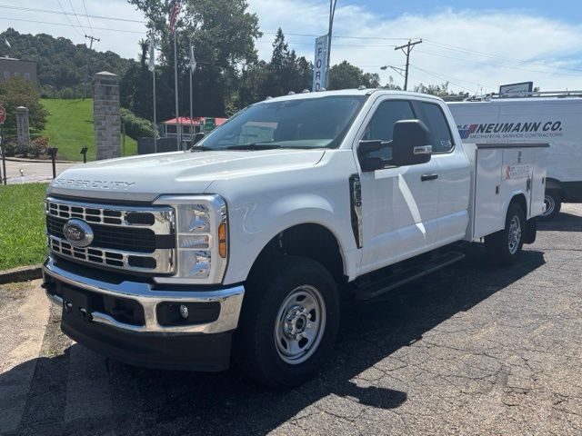 2025 Ford F-350 Super Duty Chassis Cab XL - Photo 13