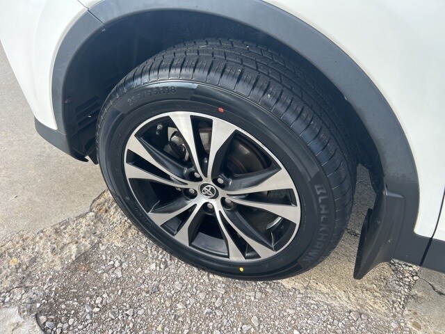 2015 Toyota RAV4 Limited photo 4