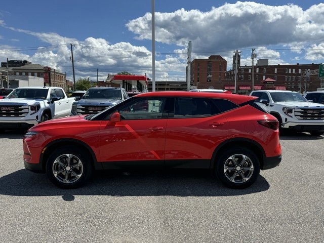 2025 Chevrolet Blazer 2LT photo 2