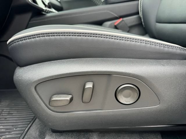2026 GMC Acadia Denali - Photo 13