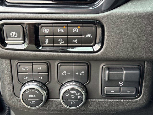2025 GMC Yukon AT4 - Photo 16
