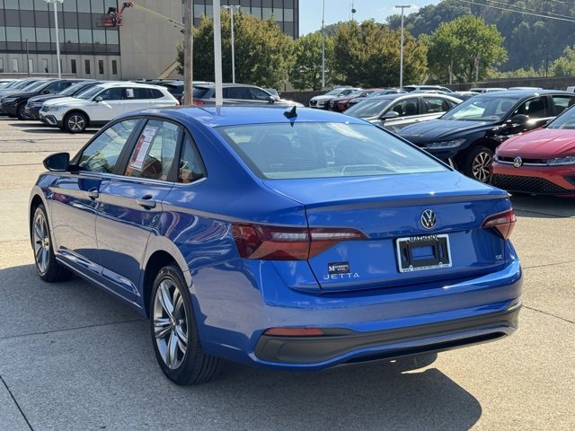 2024 Volkswagen Jetta SE photo 2