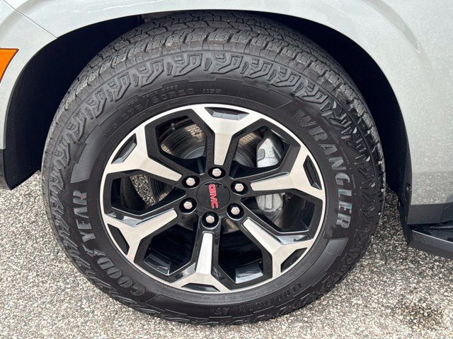2025 GMC Yukon AT4 - Photo 18