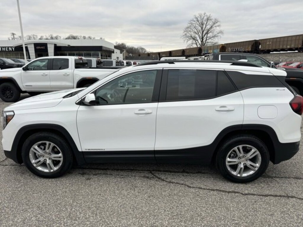 Used 2022 GMC Terrain SLE SUV