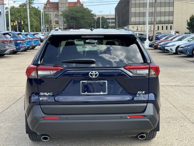 2025 Toyota RAV4 Hybrid XLE Premium photo 4