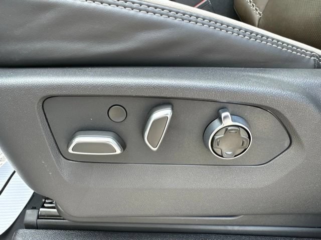 2026 GMC Yukon XL Denali Ultimate - Photo 14